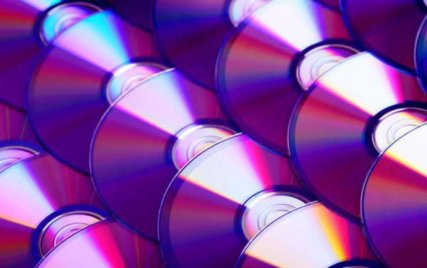 DVD-R FAQ: Why Are DVD-R Discs Purple? - CDROM2GO